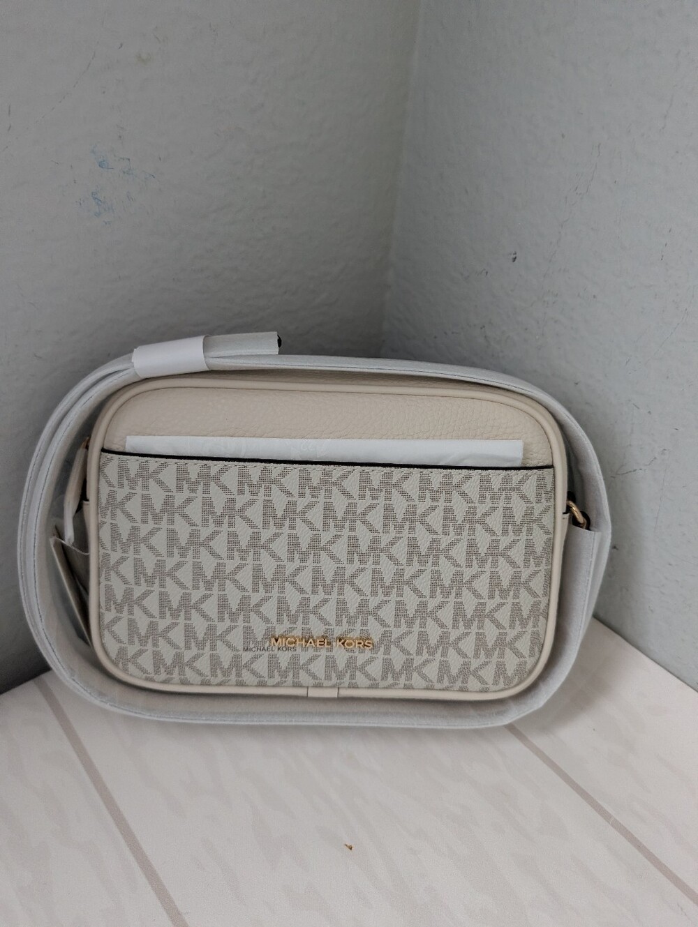 NWT Michael Kors Jet Set Small Signature Logo Camera Crossbody Bag in Lt. Cream